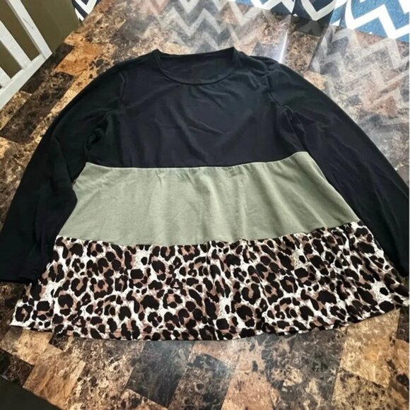 SHEIN Curve 1XL Color Block Top - Picture 2 of 7